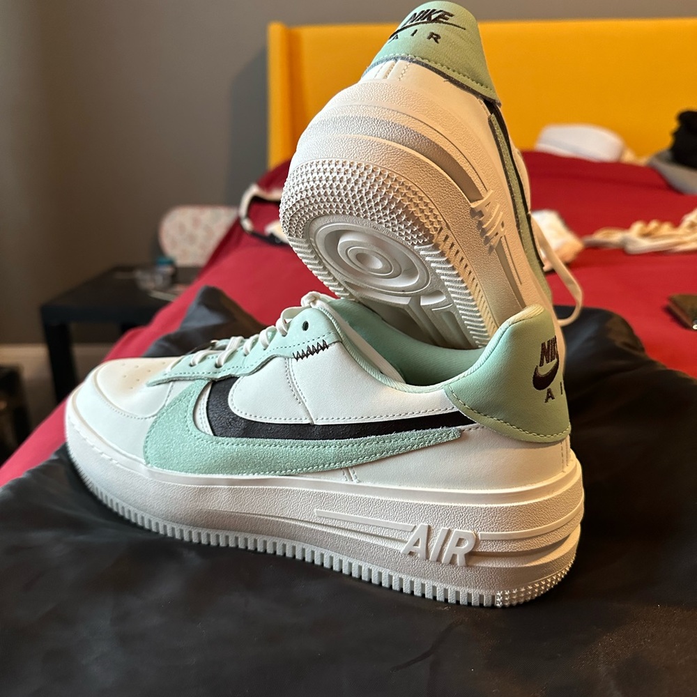 Nike Air Force One.